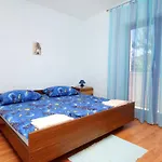 With Parking Space Supetar, Brac - 5612 Apartamento Supetar